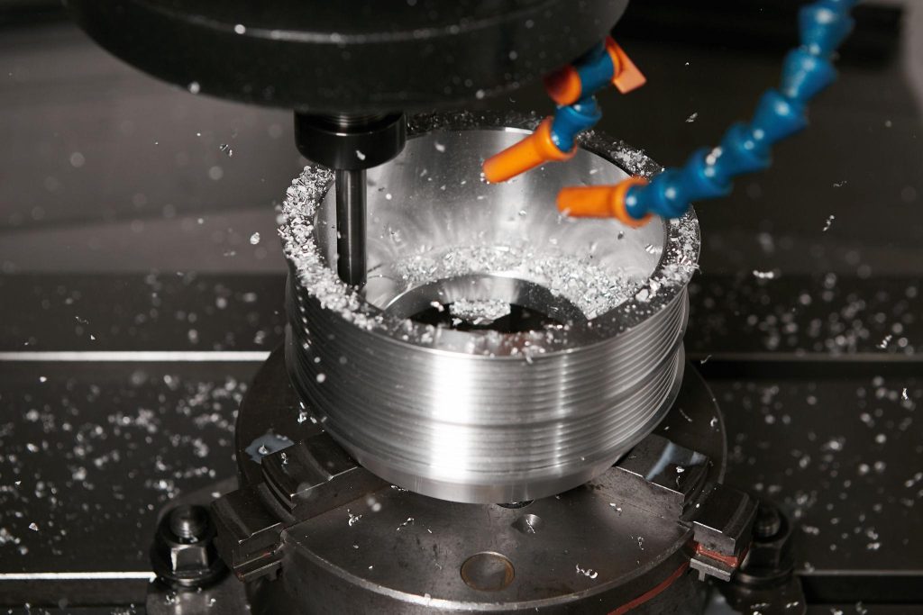 The Ultimate Guide to CNC Milling: Principles, Machinery, and Designing for Success 1 A standard CNC setup where the tool moves along X, Y, and Z axes for precise machining of flat and prismatic parts.