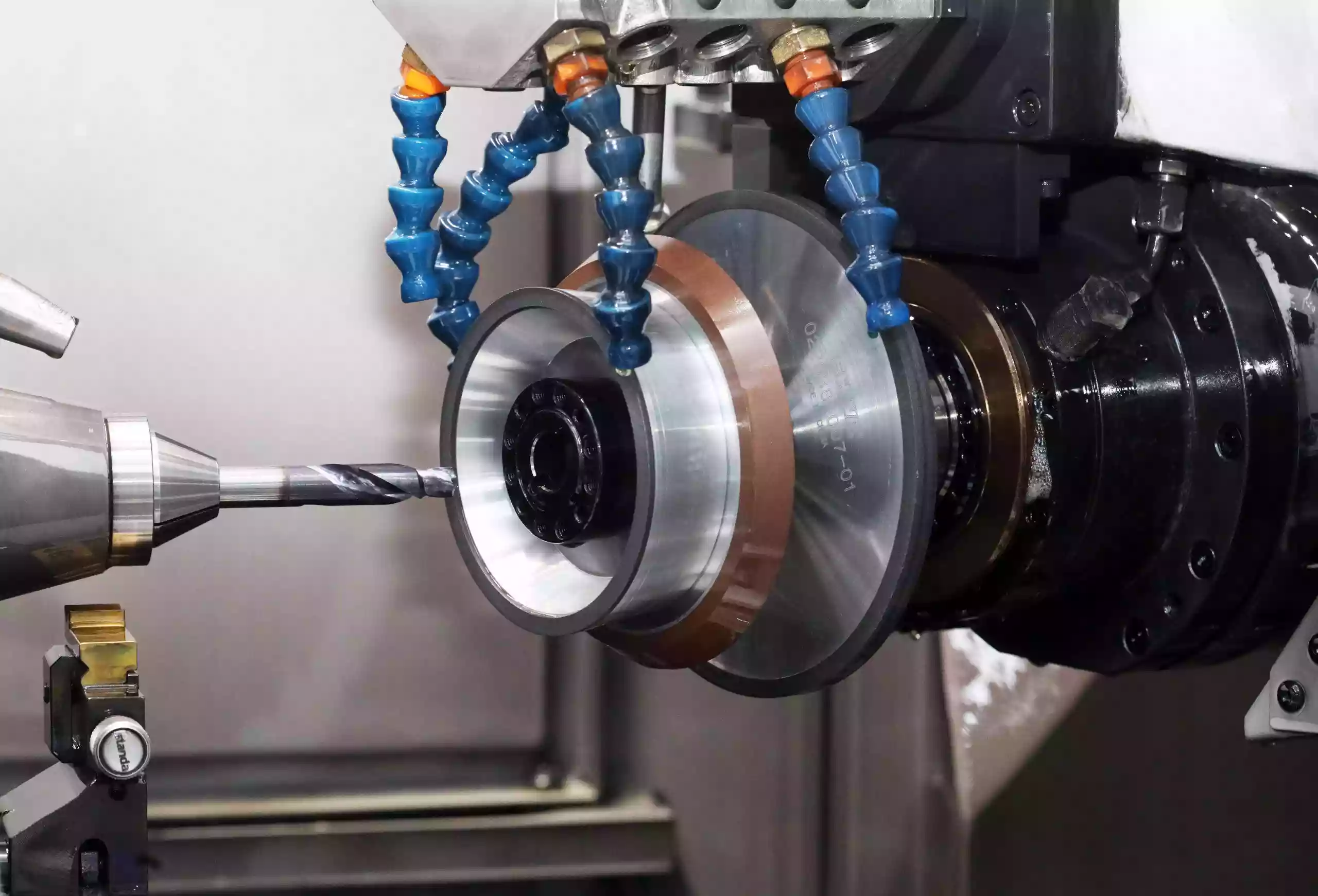 Ultimate Guide to CNC Grinding: Precision and Mechanics 3 A manufacturing workflow combining CNC machining, heat treatment, and precision grinding processes. The image illustrates how a metal component is first rough machined, then heat-treated for final hardness, and finally surface ground to remove remaining stock, correct dimensional changes, and achieve final accuracy requirements.