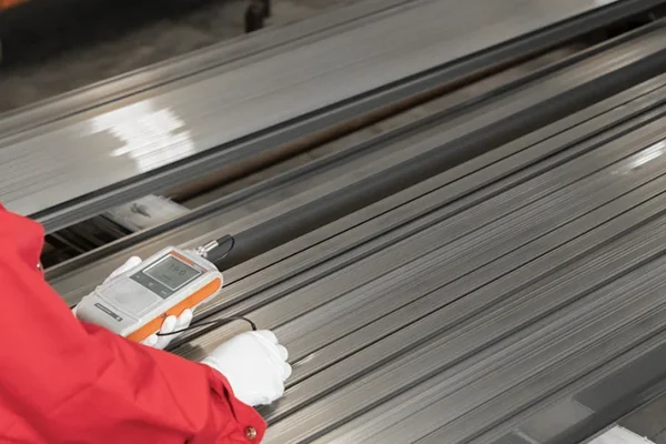 Soorten oppervlaktebehandelingen voor materialen die met CNC-machines worden bewerkt, en hoe je deze kiest 2 Diktemeting van de oppervlakteafwerking 1