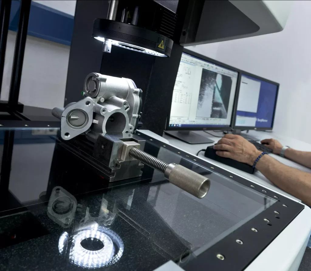 CNC Machining Quality Inspection: A Comprehensive Guide 2 The operator is using optical inspection to check the dimensions and surface defects of the parts.