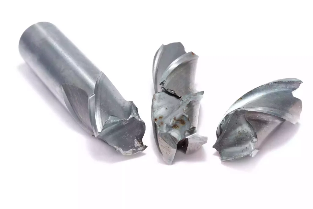 How Do CNC Machining Materials Affect Machining Costs? 1 This relates to tool life and replacement costs. Close-up shots of damaged tools illustrate tool wear more effectively than staged photos of standard, undamaged tools.